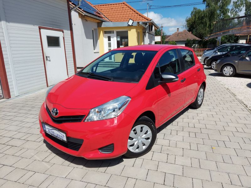 Toyota Yaris 1.0 Szervizk. 1.Tul