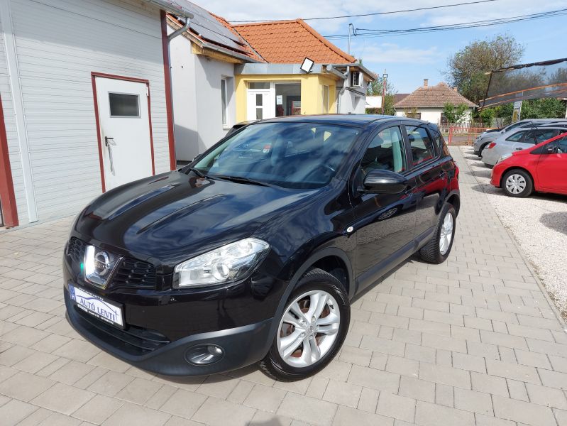Nissan Qashqai 1.6 Szervizk 1.Tul