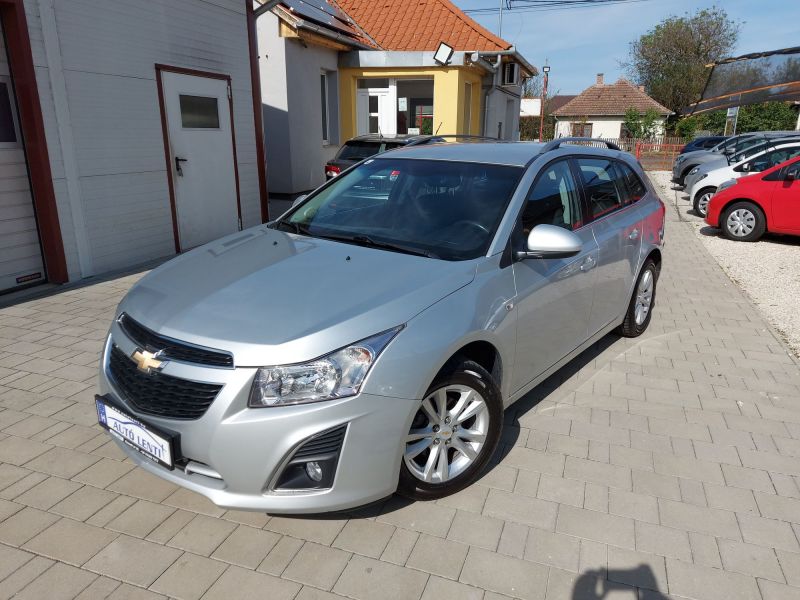 Chevrolet Cruze SW 1.6 Szervizk 1.Tul