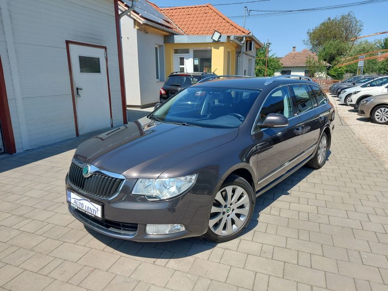 Skoda Superb 2.0 TDI Szerviz 1.Tul