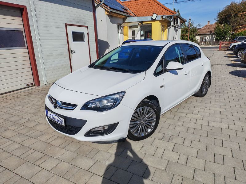 Opel Astra J 1.4T Szervizk 114e km 